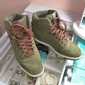 NIKE DUNK SKY HI 'MEDIUM OLIVE' WEDGE SNEAKER SZ 7 WMNS-SKY HIGH DUNK